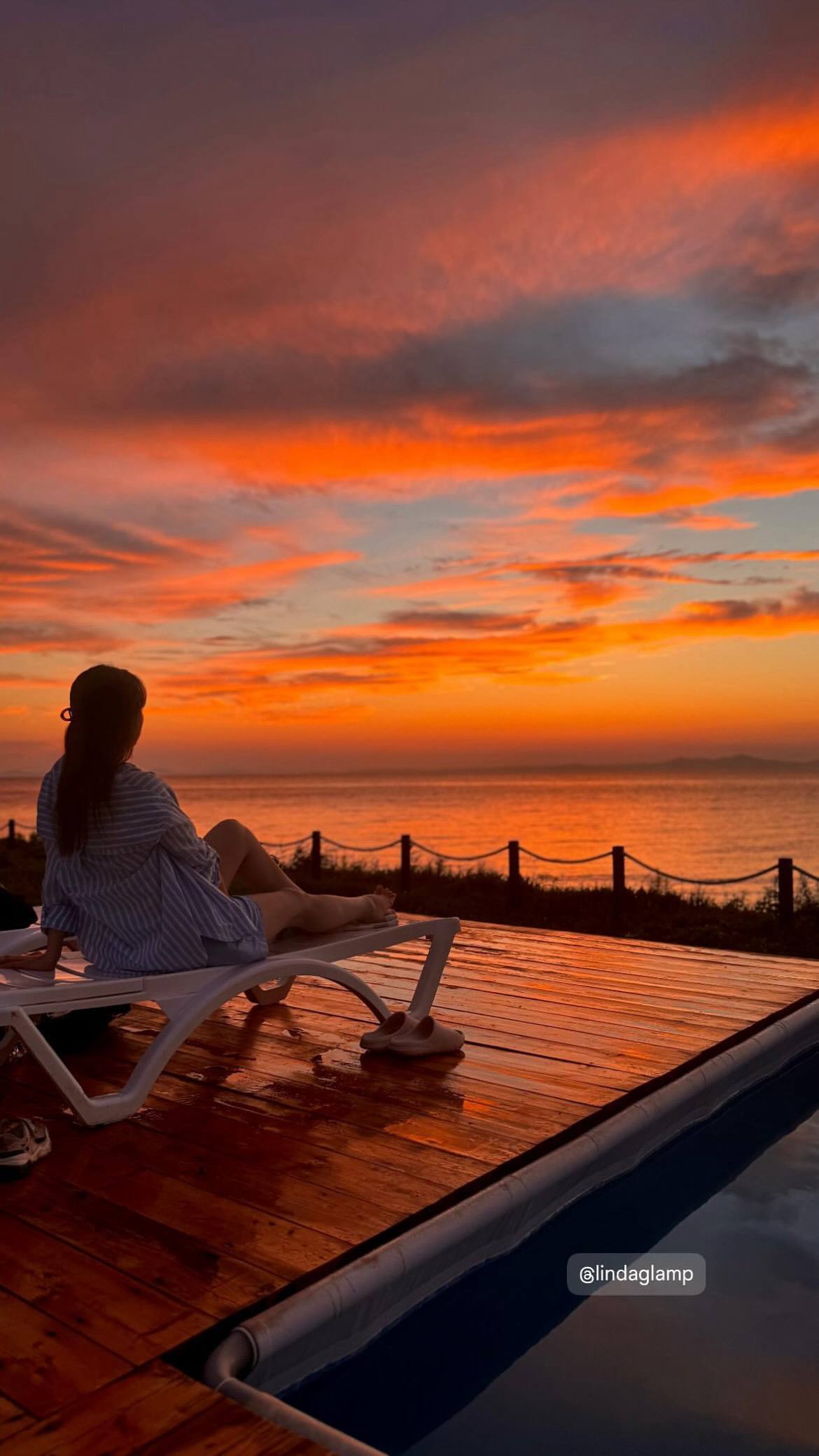 Закат у бассейна